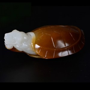国家级玉雕大师【陶虎】作品 和田玉糖白玉把件龙龟